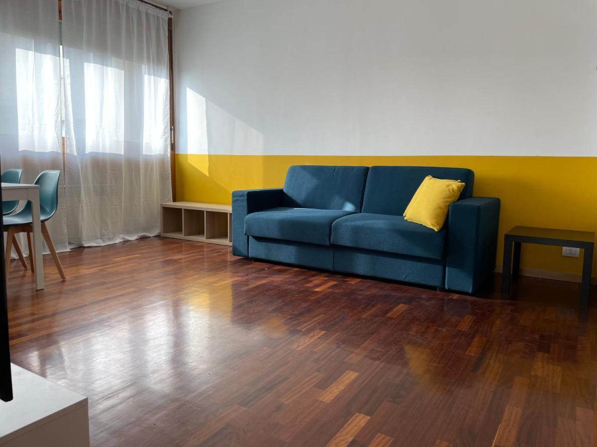 Bicocca Apartment Milan Bagian luar foto