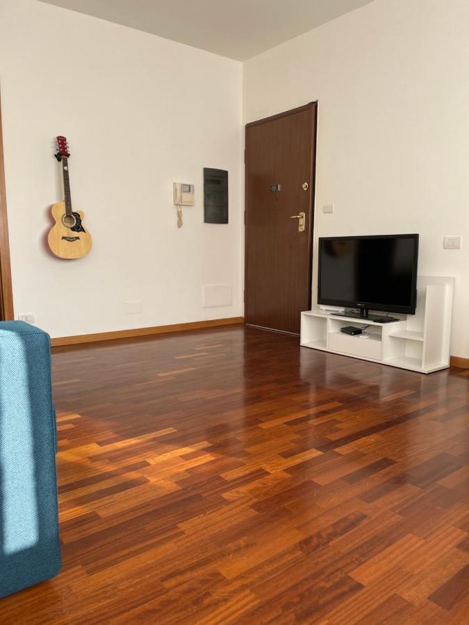 Bicocca Apartment Milan Bagian luar foto